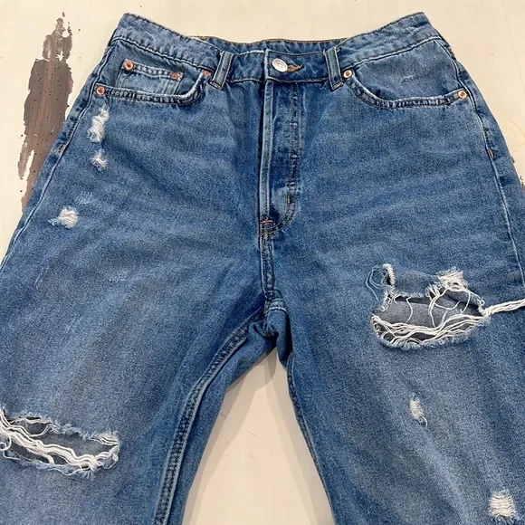 Divided by H & M distressed jeans size 6 - Picture 2 of 8